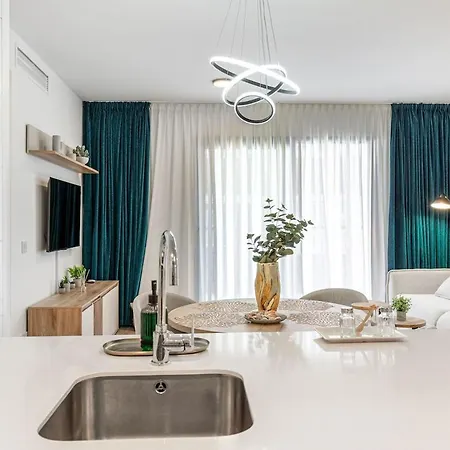 公寓 Casa Paseo - New With Sea Views From Terrace 埃斯特波纳