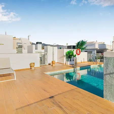 公寓 Casa Paseo - New With Sea Views From Terrace 埃斯特波纳